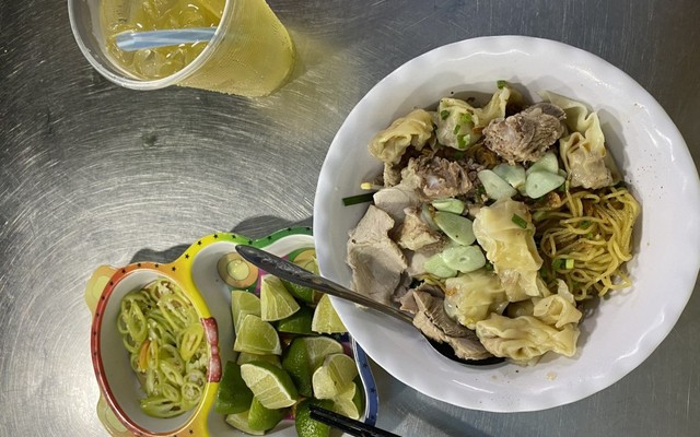 Liên - Hủ Tiếu Sườn Sụn