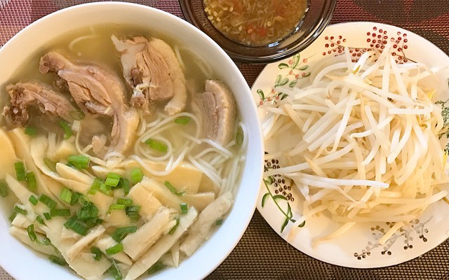 Cô Xí - Bún Măng Gà & Xôi Gà