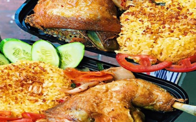 Cơm Gà Xối Mỡ 377
