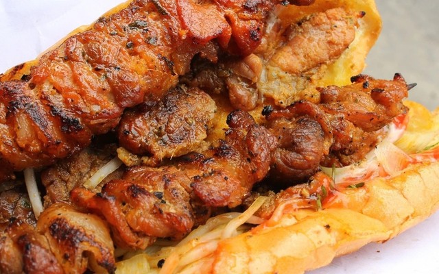 Cô Quỳnh - Bánh Mì & Mì Trộn Indomie