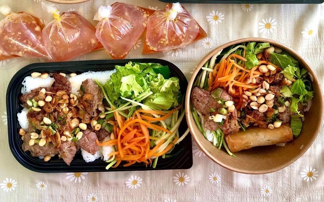 Bún Thịt Nướng, Bánh Hỏi - Tên Lửa