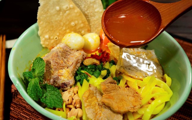 Mỳ Quảng Sứa