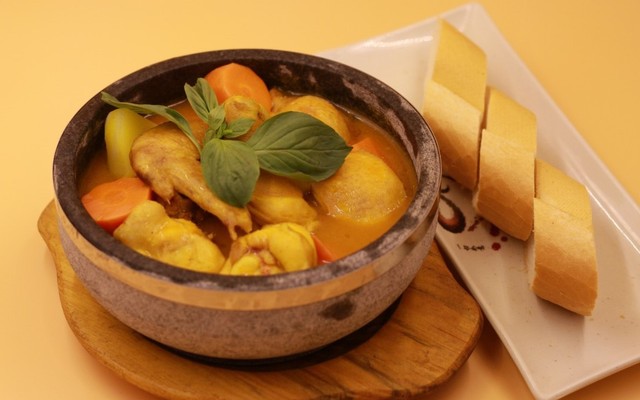 Út Vân - Cà Ri & Bánh Da Lợn