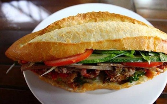 Bánh Mì Sài Gòn - 14 Phan Tứ