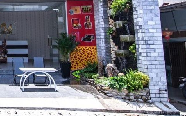 Lee Coffee - Cách Mạng Tháng 8