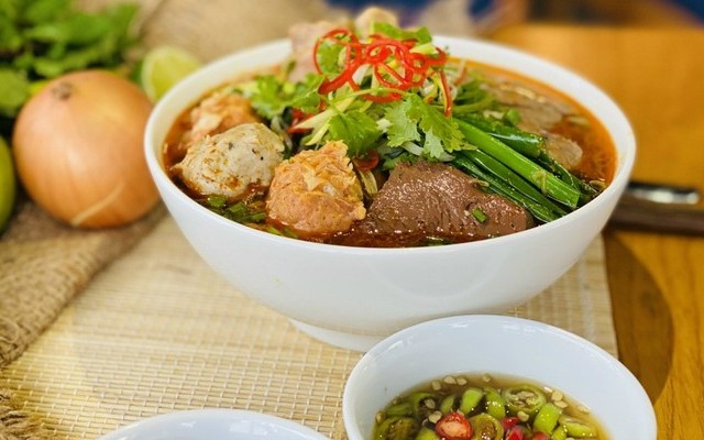 Hue Cuisine & Cafe - Bèo, Nậm, Lọc - Bún Bò Huế