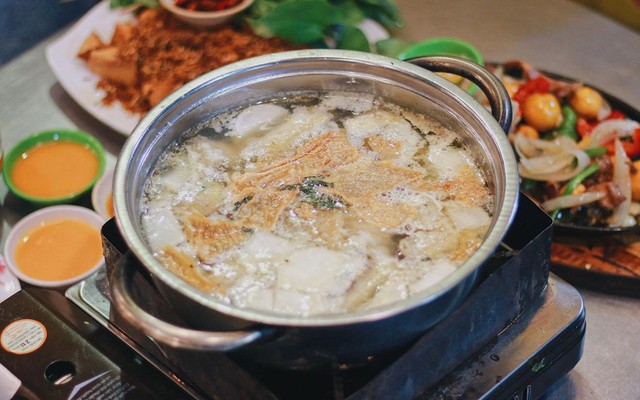 Lẩu Bò Út Ngân - Song Hành