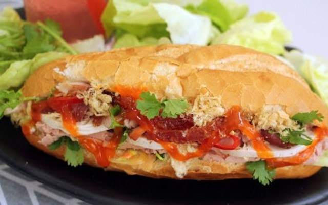 Bà Thuận - Bánh Mì Truyền Thống
