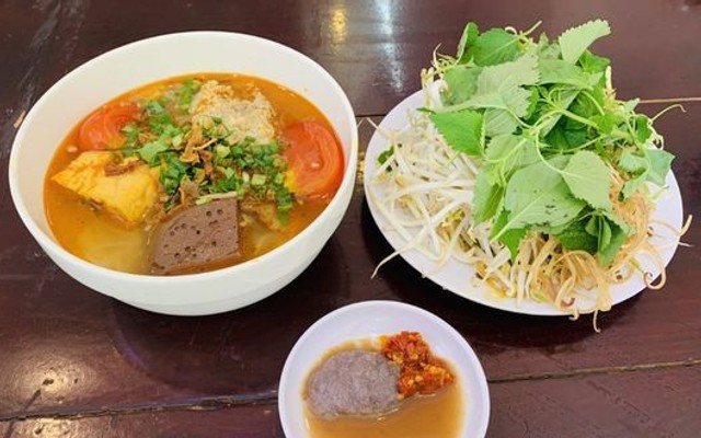 Cô Út - Bún Riêu Ăn Là Ghiền - Hoàng Hoa Thám