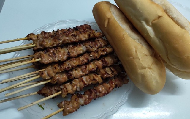 Bánh Mì Thịt Xiên Nướng - Tự Do