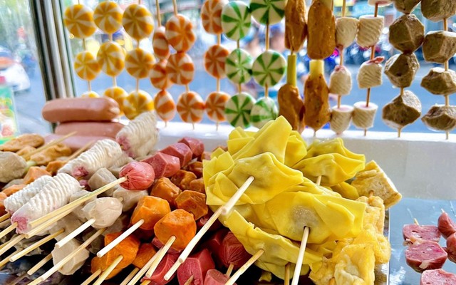 Ăn Vặt Xiên Que - Lẩu Mì Ly Lochi