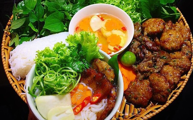 Huyền Linh - Bún Chả Gia Truyền