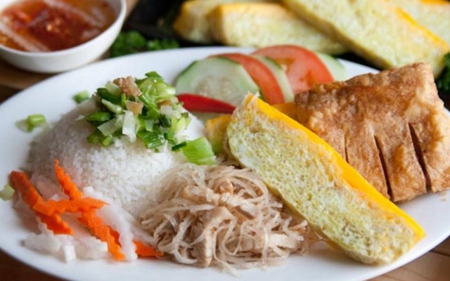 Cô Nga - Cơm Bình Dân - Nguyễn Tiểu La