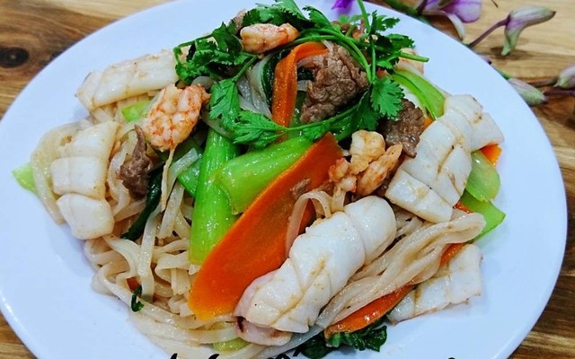 The Singapore Kitchen - Bún Gà Trứng - Trần Hưng Đạo 
