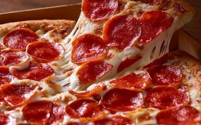 Salami Pizza - Lê Văn Lương