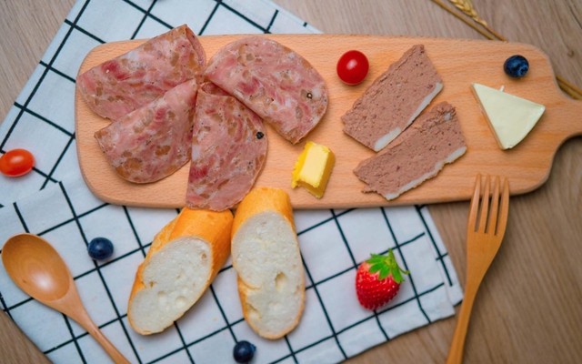 Bánh Mì BB - Bánh Mì, Pate & Thịt Nguội