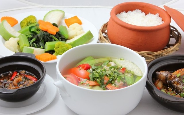 Cơm Cô Tám - Thịt Kho Trứng - Bàu Cát 1