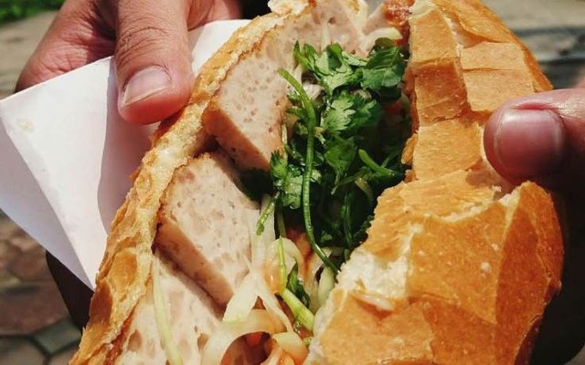 Bánh Mì Chả Nóng Long Đỉnh - Nguyễn Văn Lộc