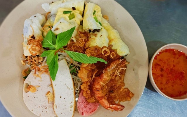 Bánh Cuốn Nóng Kim Loan - Cách Mạng Tháng 8