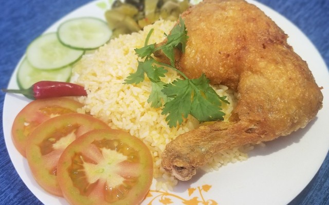 CƠM GÀ NỊ NỊ - XÓM CHIẾU