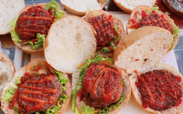 Bánh Mì Cô Ngọc - Bánh Mì Thịt, Chả, Hamburger, Bánh Ngọt - Tuệ Tĩnh