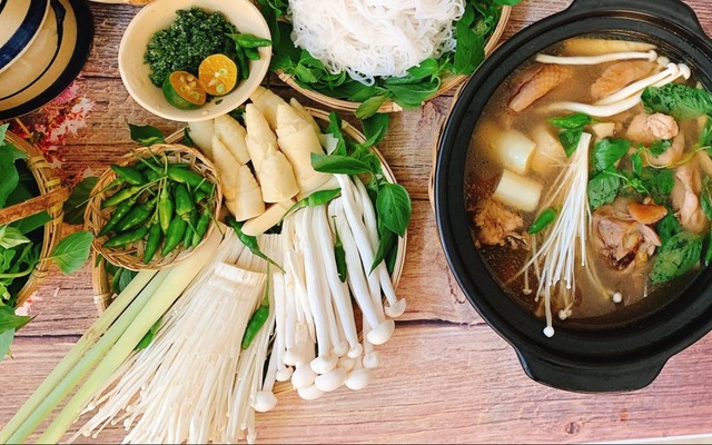 Lẩu Gà Lá É - Biên Hoà