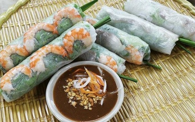 Gỏi Cuốn Nước Ép Trái Cây Bà Sáu