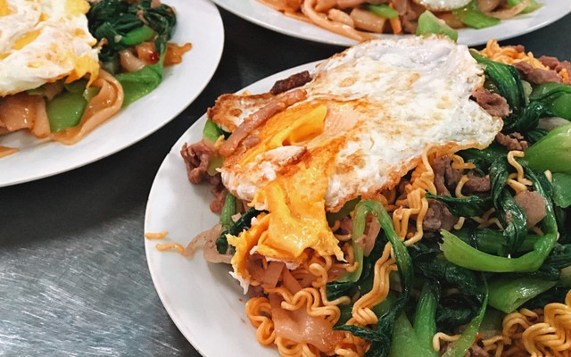 Mì Xào Đường Phố