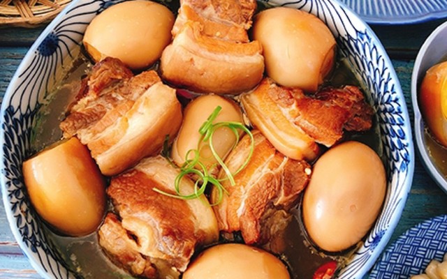 QUÁN CƠM TỨ QUÝ