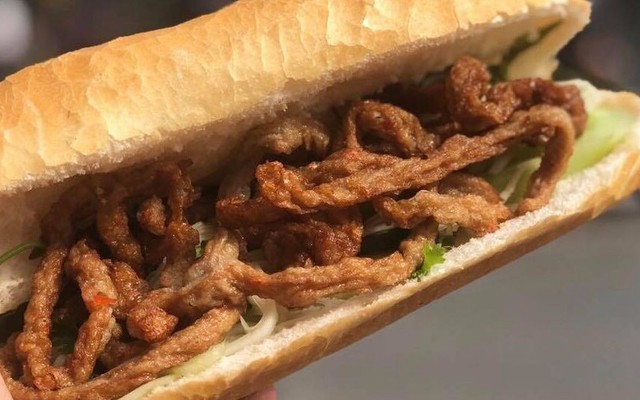 Bánh Mì Chả Cá Bé Út - Bạch Mai