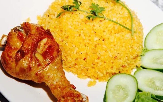 Cơm Gà Xối Mỡ, Cơm Sườn & Bún Chả Quạt