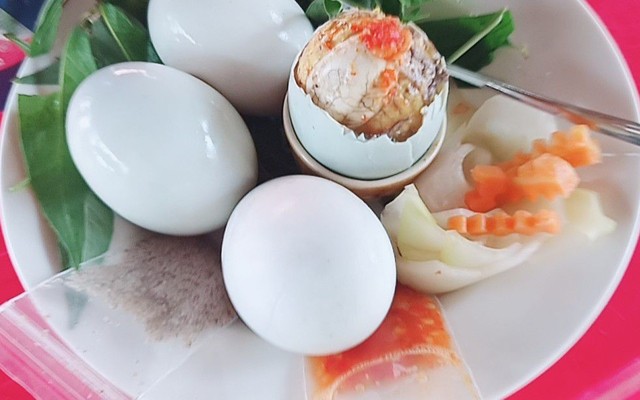 Hột Vịt Lộn Hấp Dừa Ku Khang