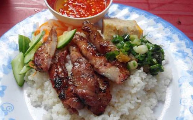 Quán Cơm Huế O Hương - Tôn Đản