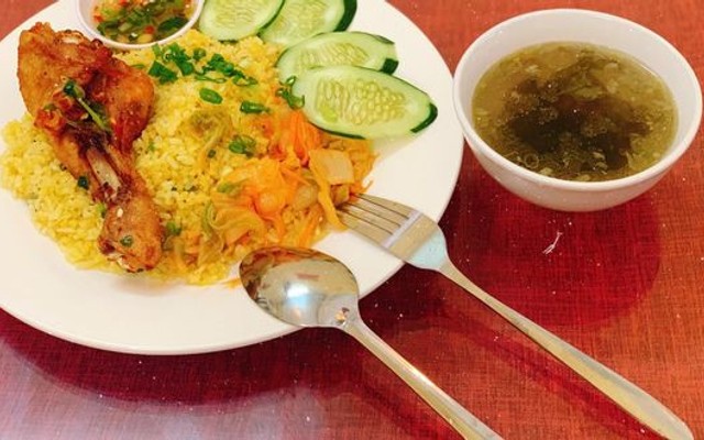 Cơm Gà Xối Mỡ - Huynh Đệ