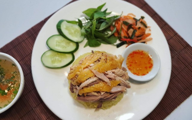 Quê Nẫu Quán - Cơm Gà Phú Yên - Bún Gà Lá É