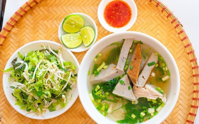 BÚN CHẢ CÁ SỨA THÁI LỆ - Sư Vạn Hạnh