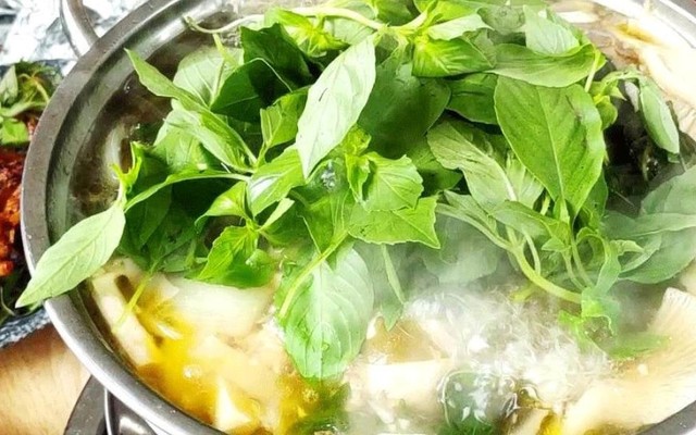 LẨU GÀ LÁ É PHÚ YÊN - NẪU É - CN Quận 8