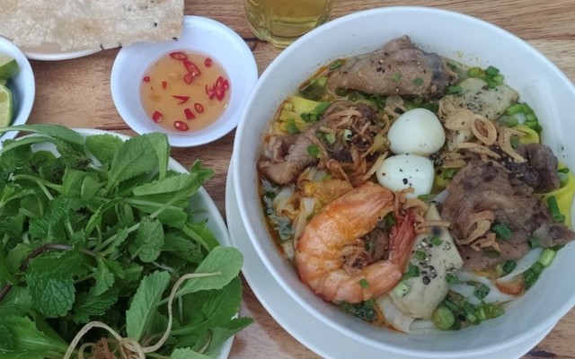 Mì Quảng Cà Ri Hạnh Nguyên - Phạm Văn Đồng