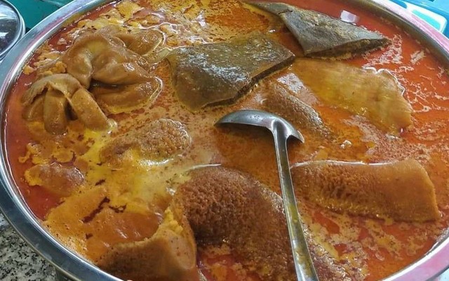 Cơm Gà Chiên Nước Mắm Út Thắm