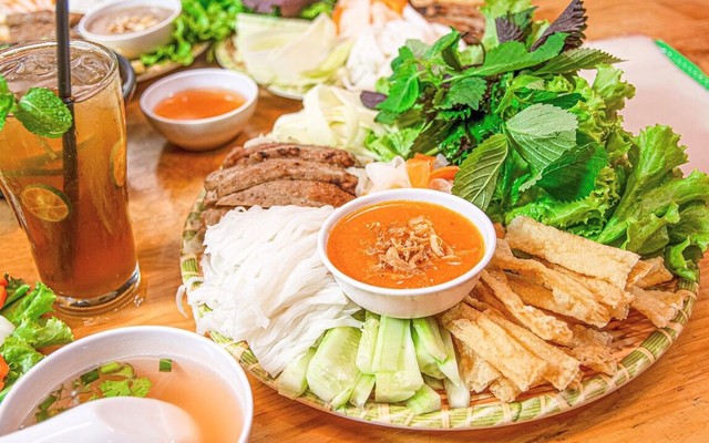 Vân Vy - Nem Nướng Nha Trang - Nguyên Ái Quốc