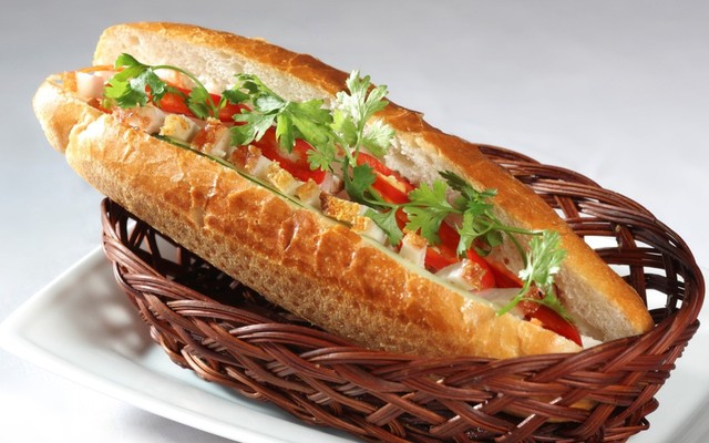 Bánh Mì Heo Quay Quỳnh Nga