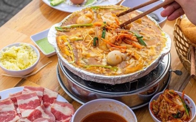 Bò Sốt Phố & Bún Đậu Mắm Tôm Hố Nai - Nguyễn Ái Quốc