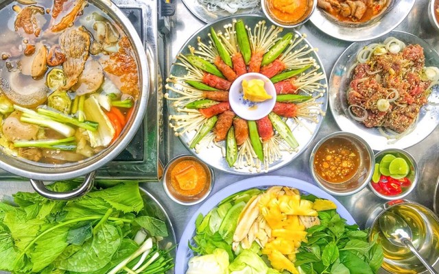 Bò Nướng Ngói & Lẩu Bò Cô Tư - Bàn Cờ