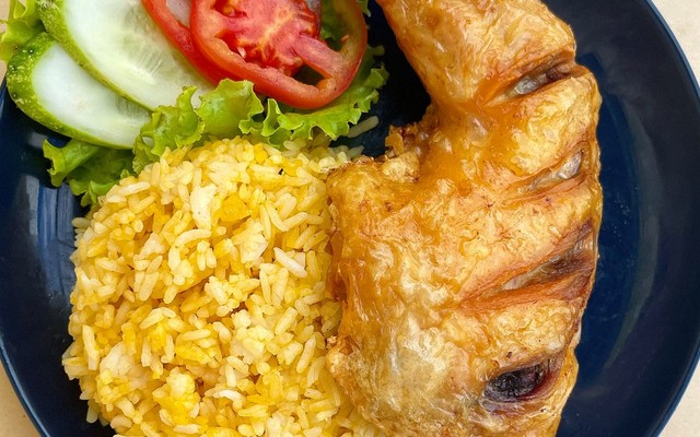 Út Kiều - Cơm Gà & Cơm Sườn - Đường Số 8