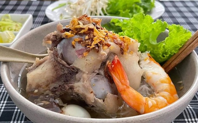 Hủ Tiếu Xương Ống Trà Vinh