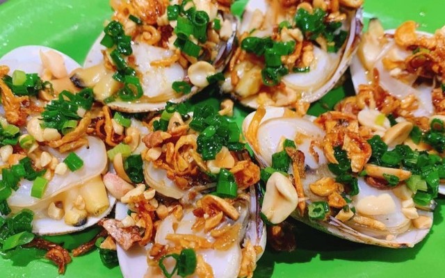 Ốc Trang Nguyễn - Sân Bóng Làng Đơ