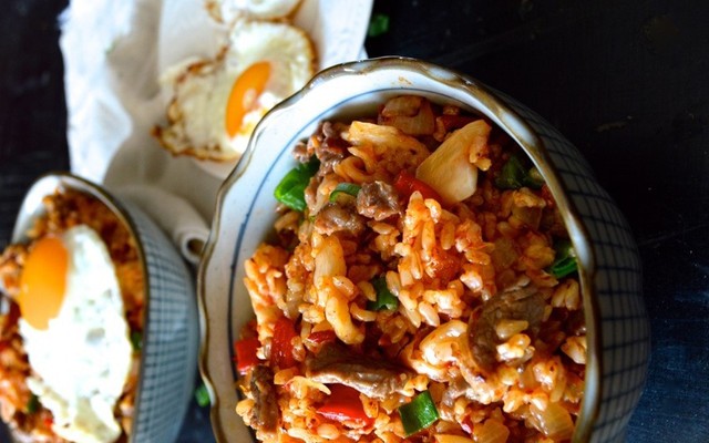 CƠM BÒ KIM CHI SỐT PHÔ MAI