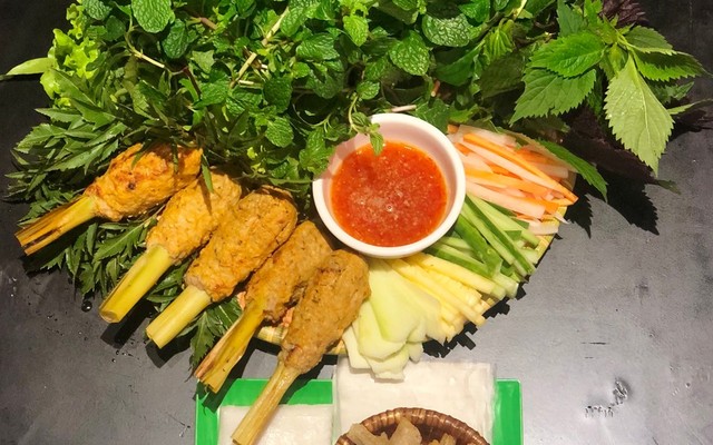 Nem Lụi, Thịt Heo & Chân Gà - Ái Mộ