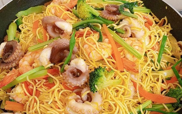 Gỏi Cuốn Mì Xào - Xóm Nhang