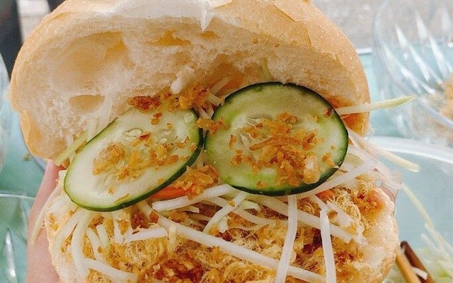 Bánh Mì Gà 541 - Núi Thành